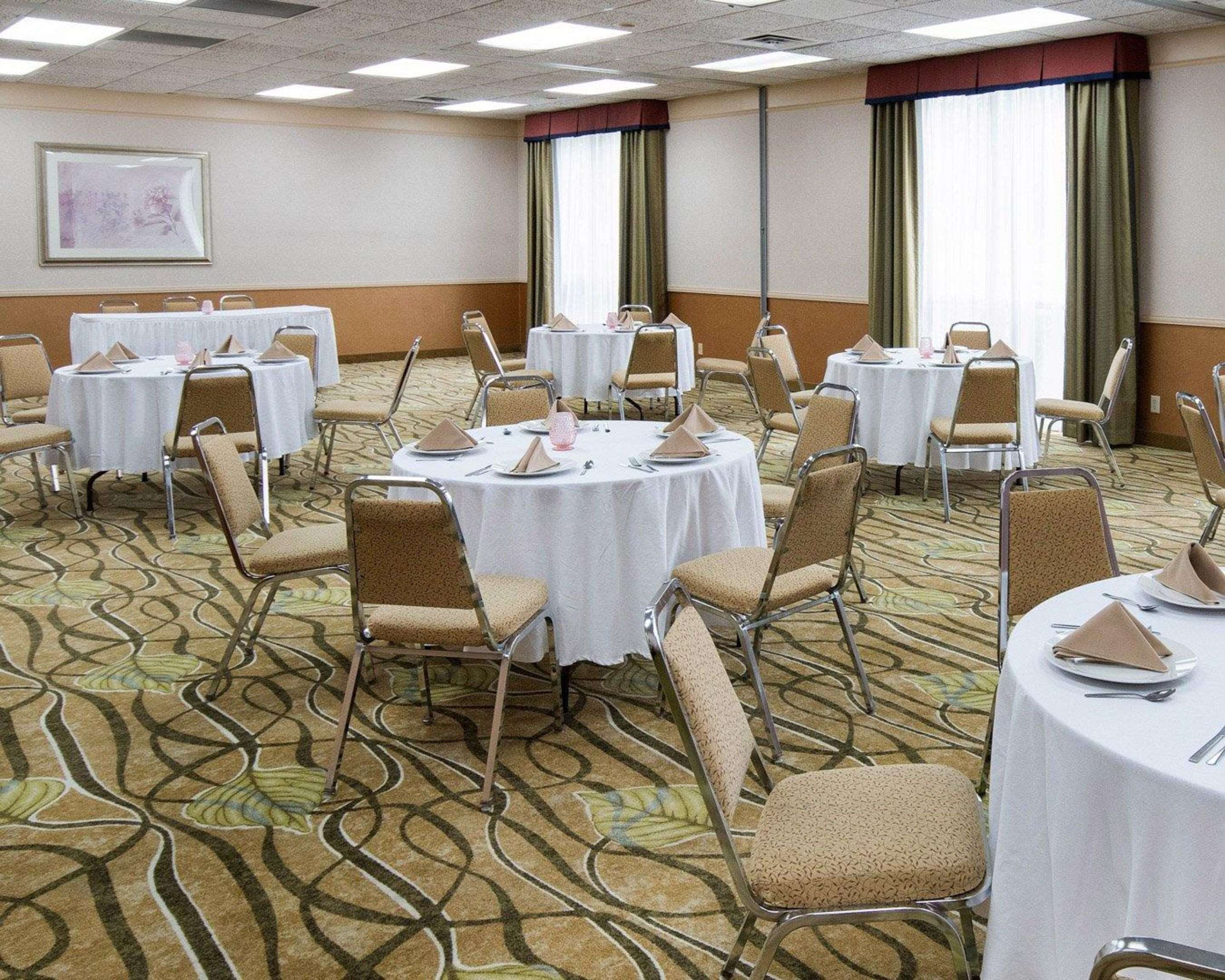 Large space for receptions, parties, anniversaries and business meetings | Comfort Suites Parkersburg South