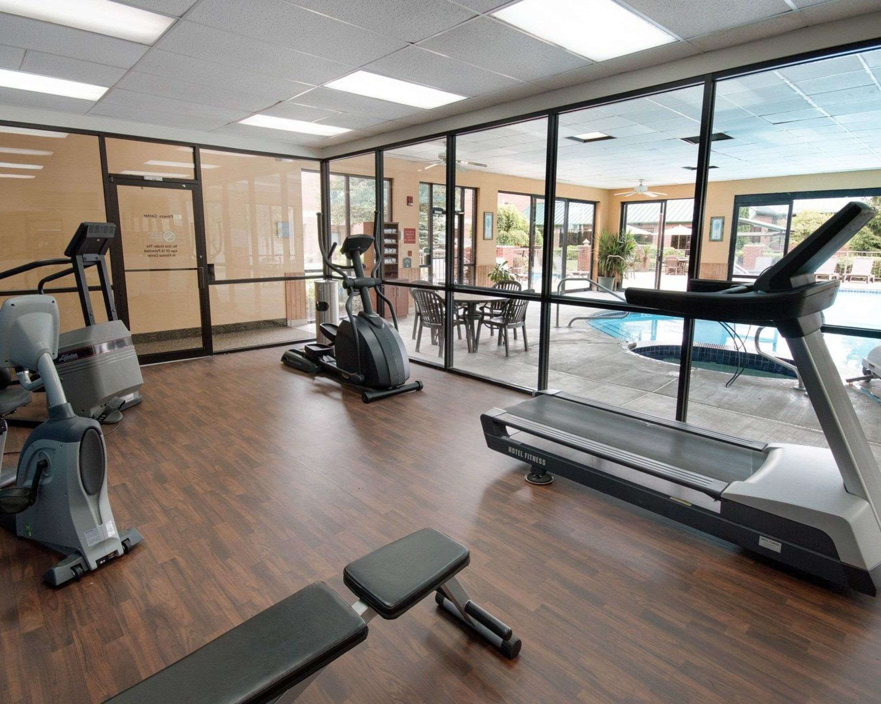 Fitness center | Comfort Suites Parkersburg South