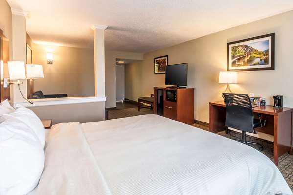 Suite - Clarion Inn Conference Center Harpers Ferry