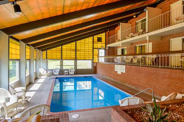 Pool - Clarion Inn Conference Center Harpers Ferry