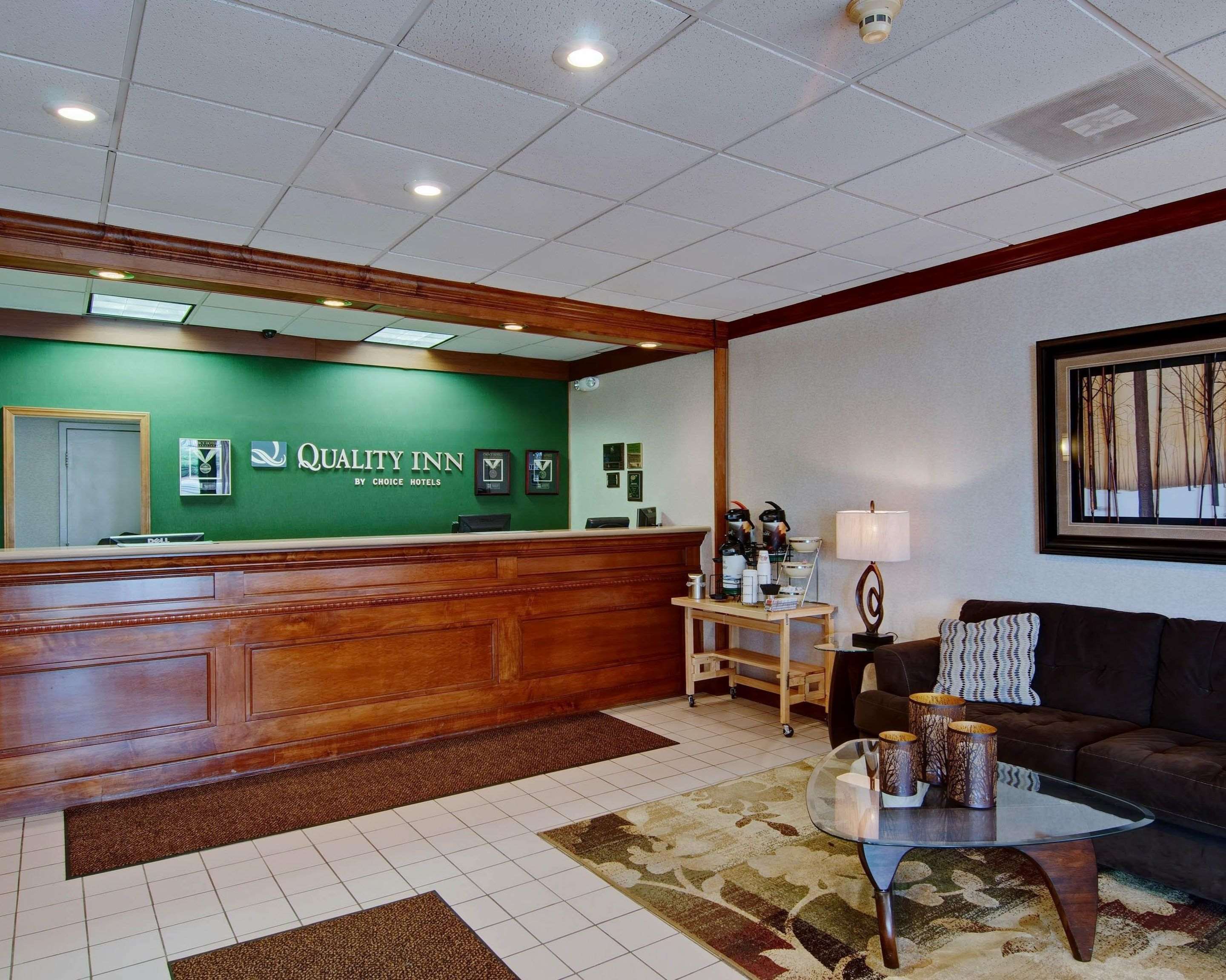 Hotel lobby | Quality Inn Beckley