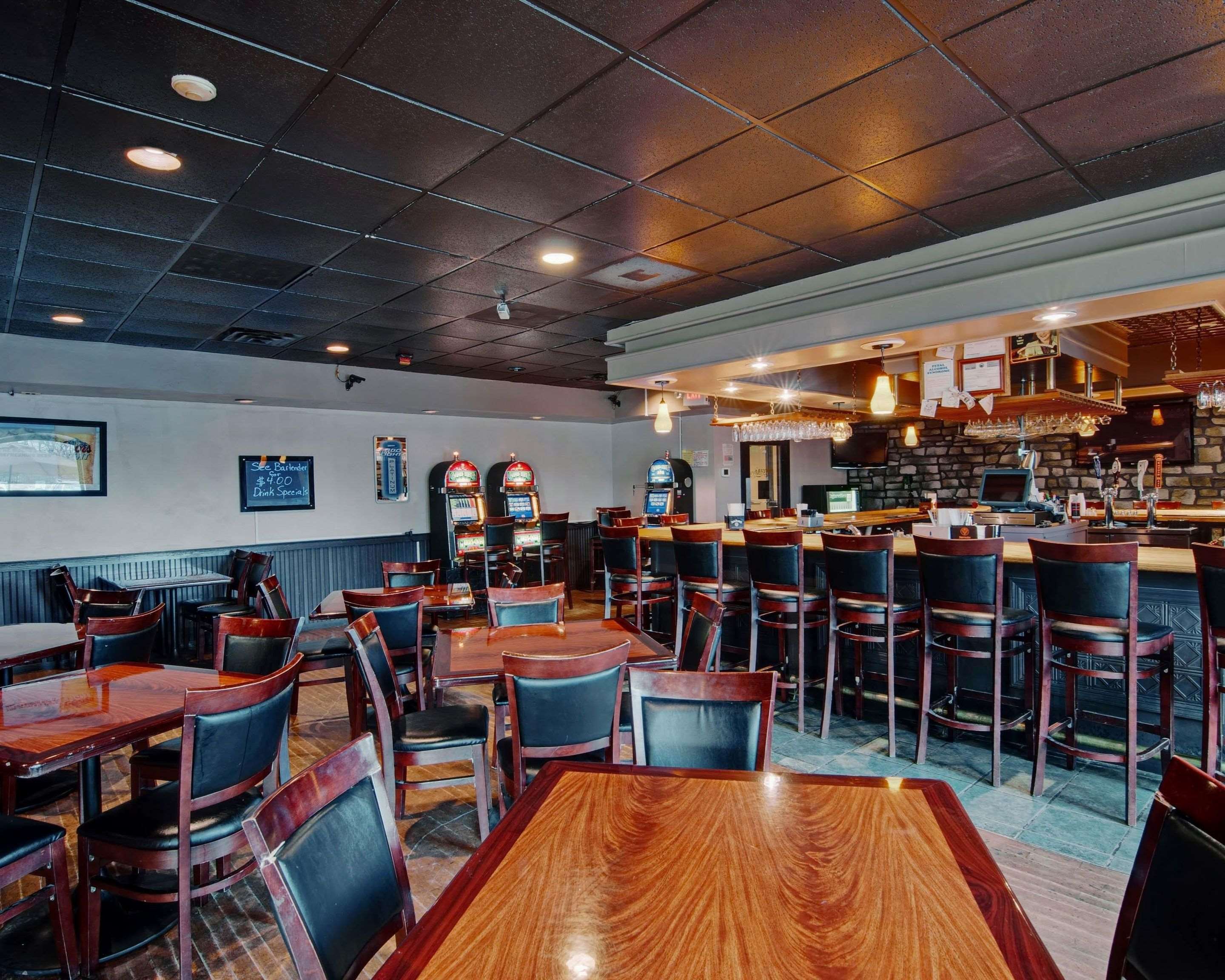 Cocktail lounge adjacent to the hotel | Quality Inn Beckley