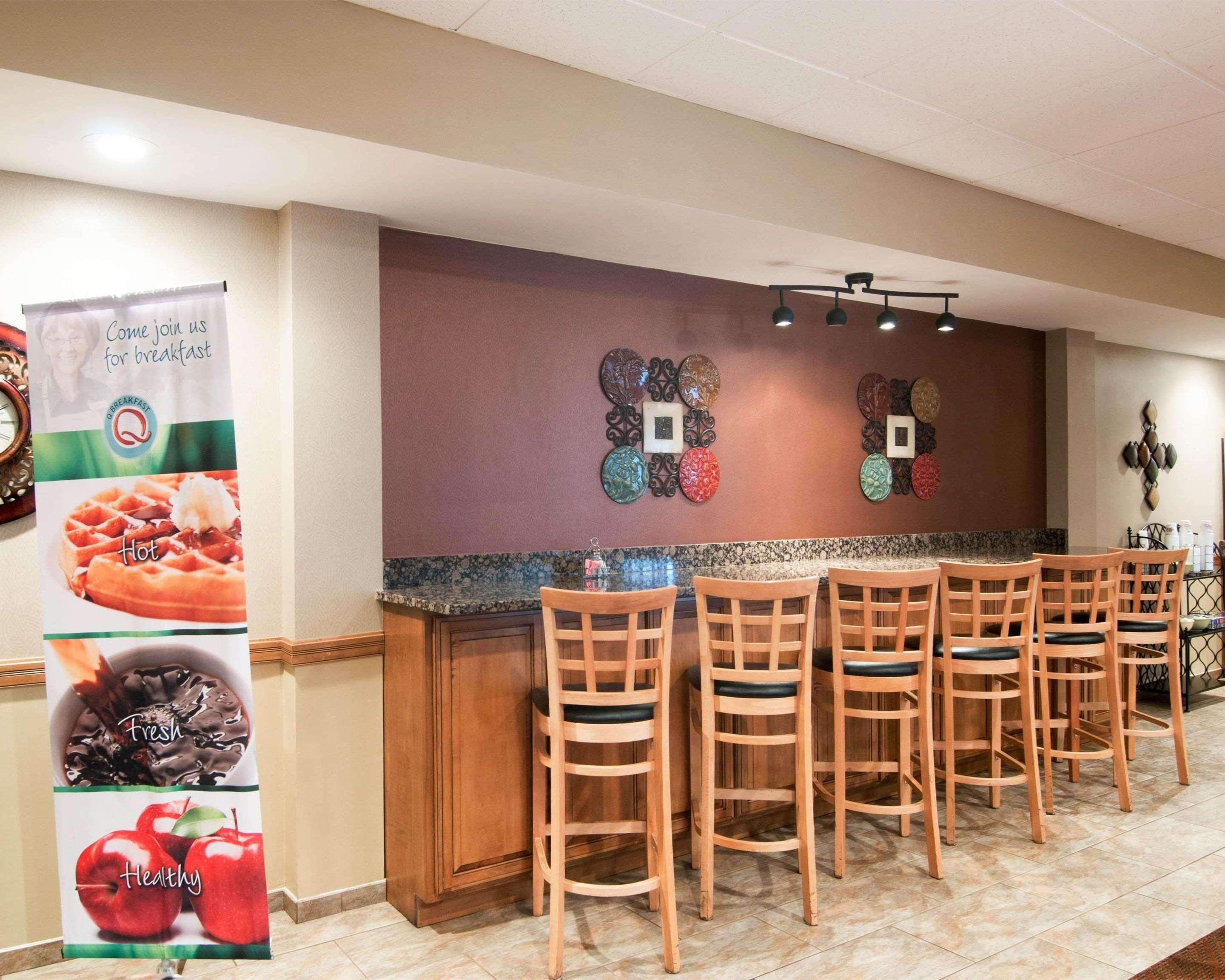 Breakfast room | Quality Inn Beckley