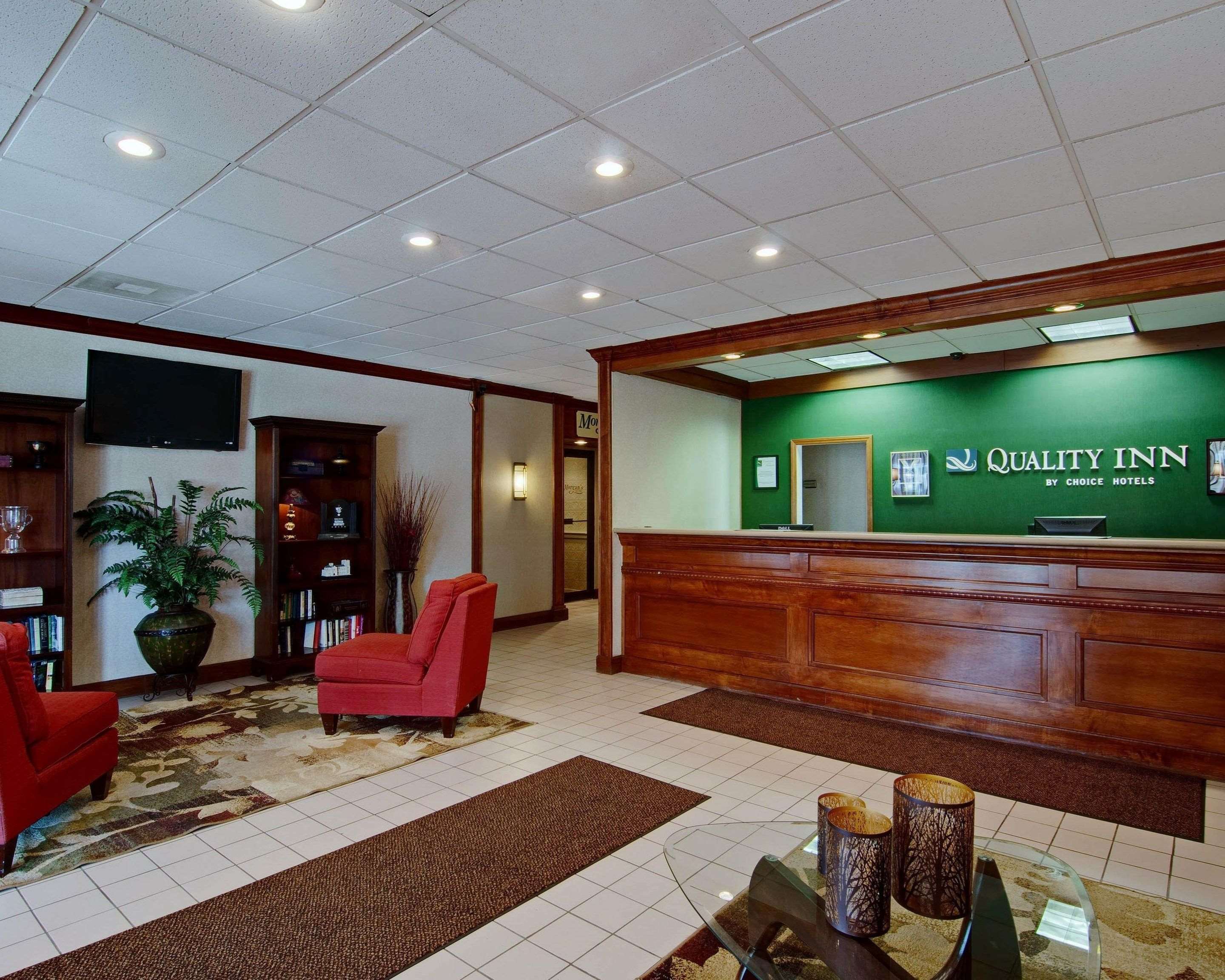 Spacious lobby | Quality Inn Beckley