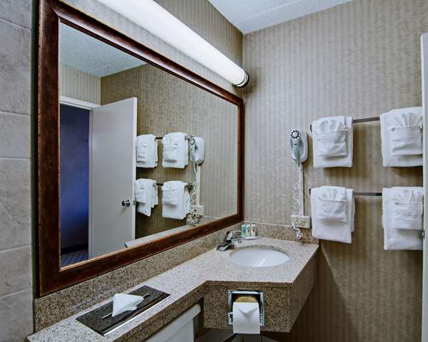  - Quality Inn Beckley - I-64 & I-77, Exit 44