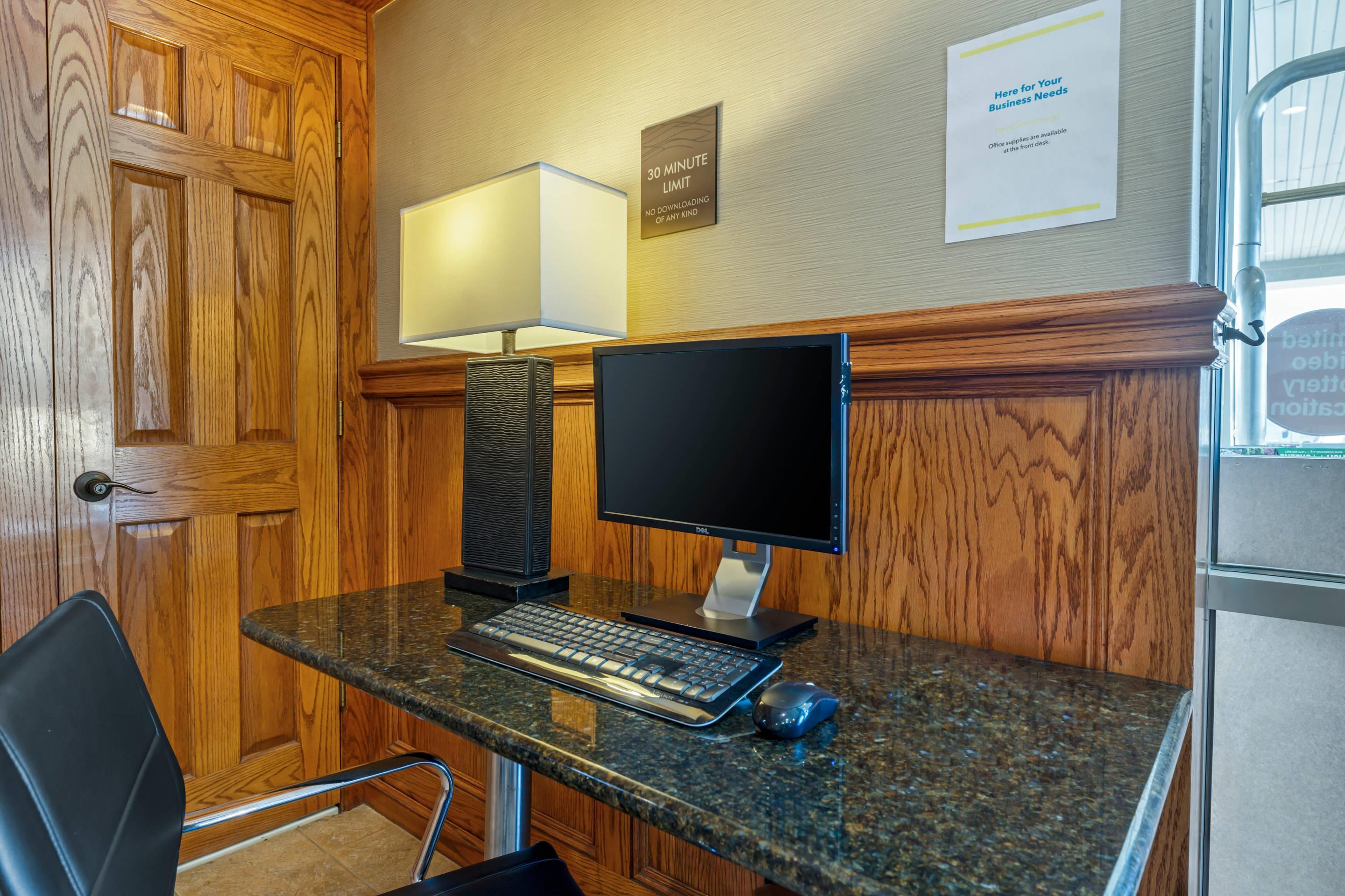 Business center | Comfort Inn & Suites
