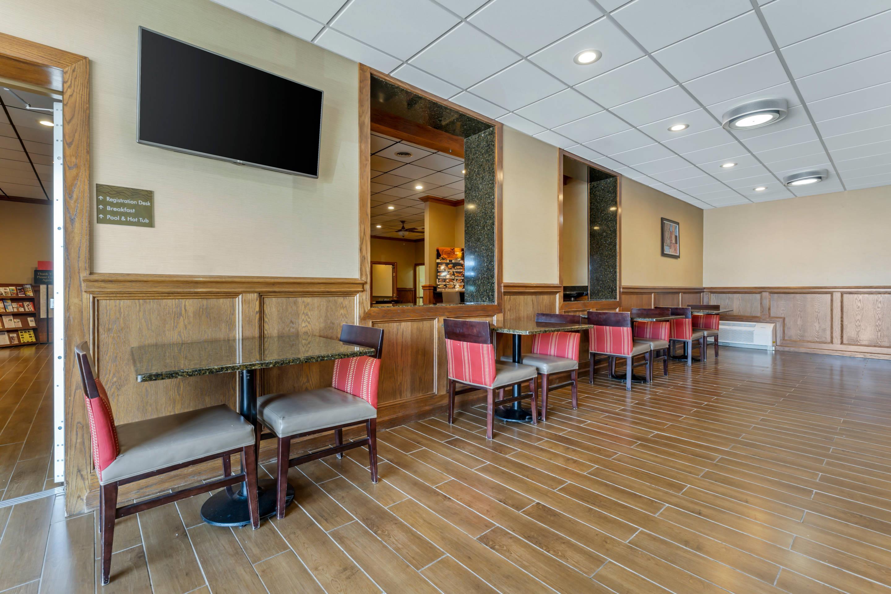 Seating Area | Comfort Inn & Suites
