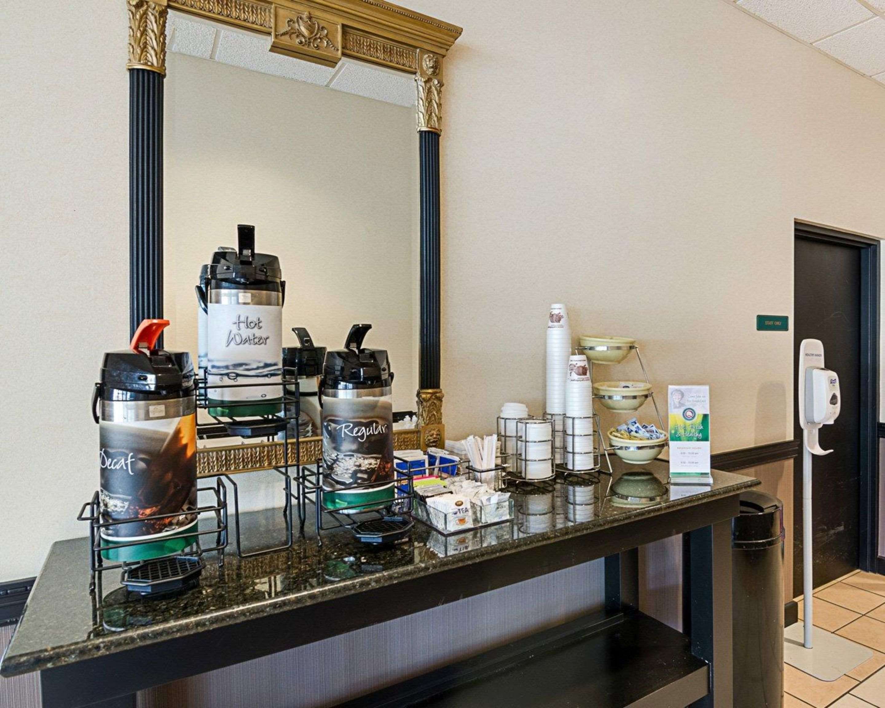 Breakfast counter | Quality Inn
