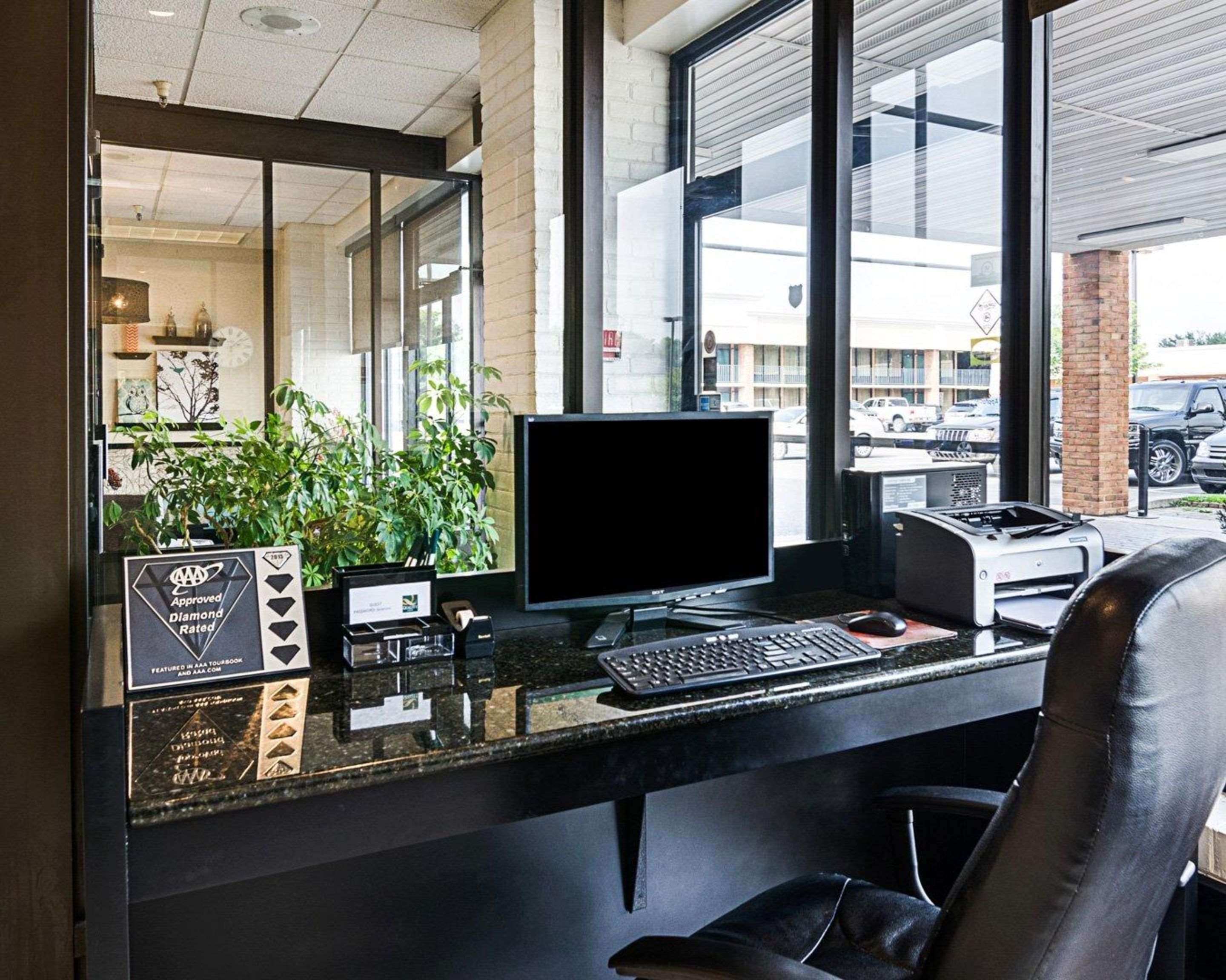 Business center | Quality Inn