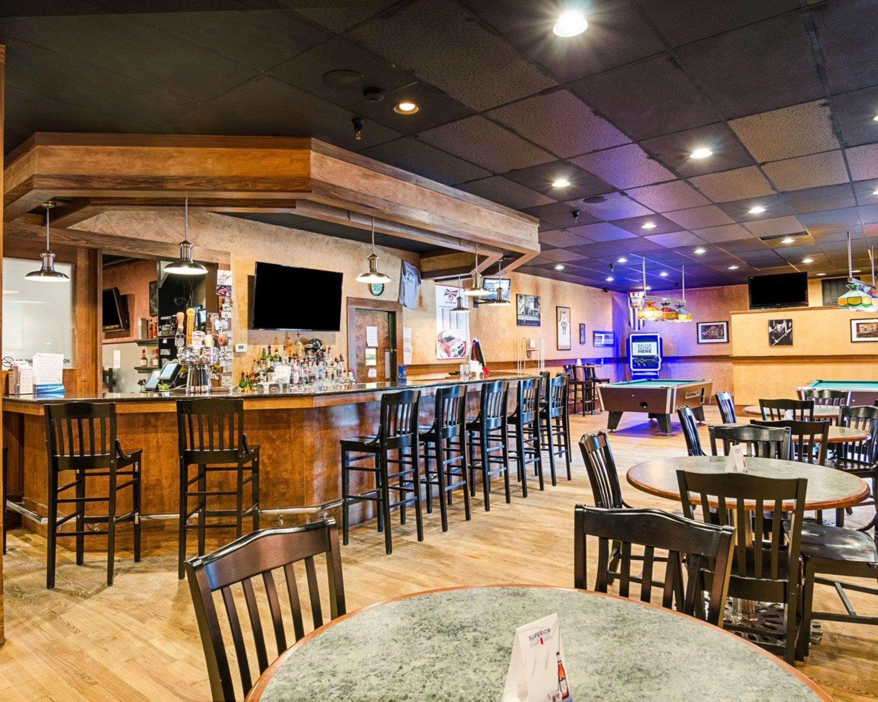 Hotel bar | Quality Inn
