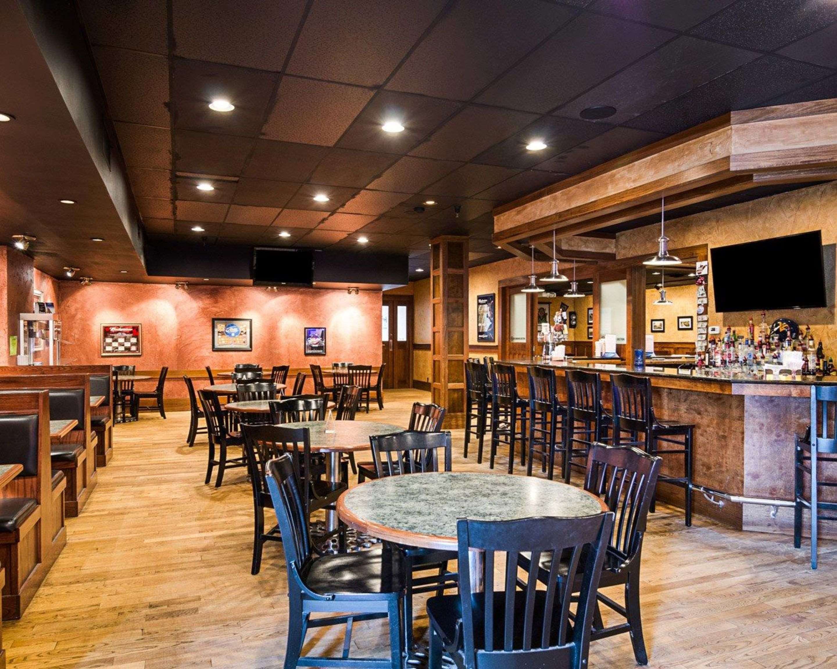 Hotel bar | Quality Inn