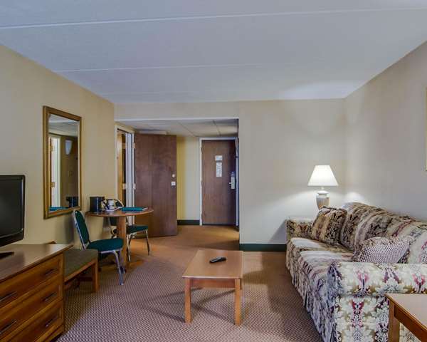 Suite - Quality Hotel & Conference Center Bluefield