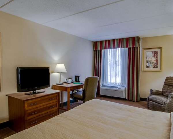 Suite - Quality Hotel & Conference Center Bluefield