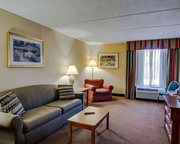 Suite - Quality Hotel & Conference Center Bluefield