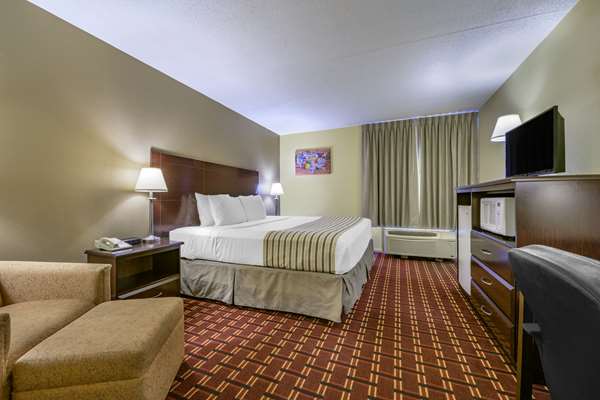  - Econo Lodge Inn & Suites Triadelphia - I-70, Exit 11