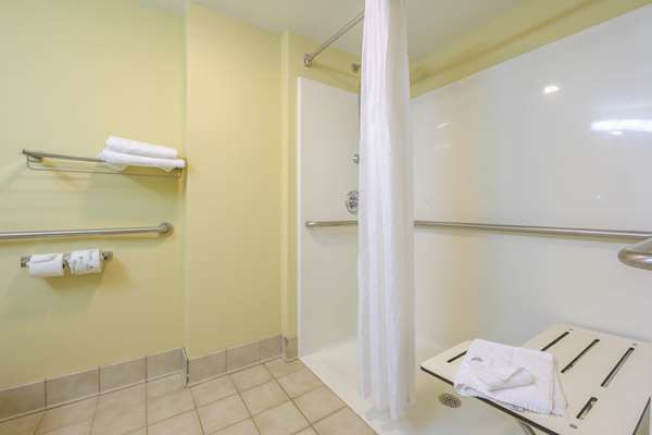  - Econo Lodge Inn & Suites Triadelphia - I-70, Exit 11