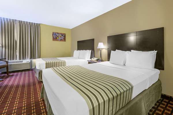  - Econo Lodge Inn & Suites Triadelphia - I-70, Exit 11