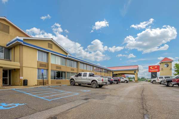 Exterior view - Econo Lodge Inn & Suites Triadelphia - I-70, Exit 11