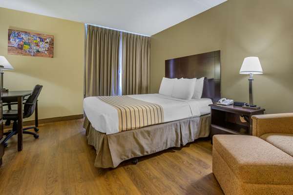  - Econo Lodge Inn & Suites Triadelphia - I-70, Exit 11