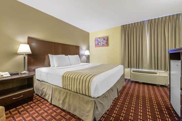  - Econo Lodge Inn & Suites Triadelphia - I-70, Exit 11