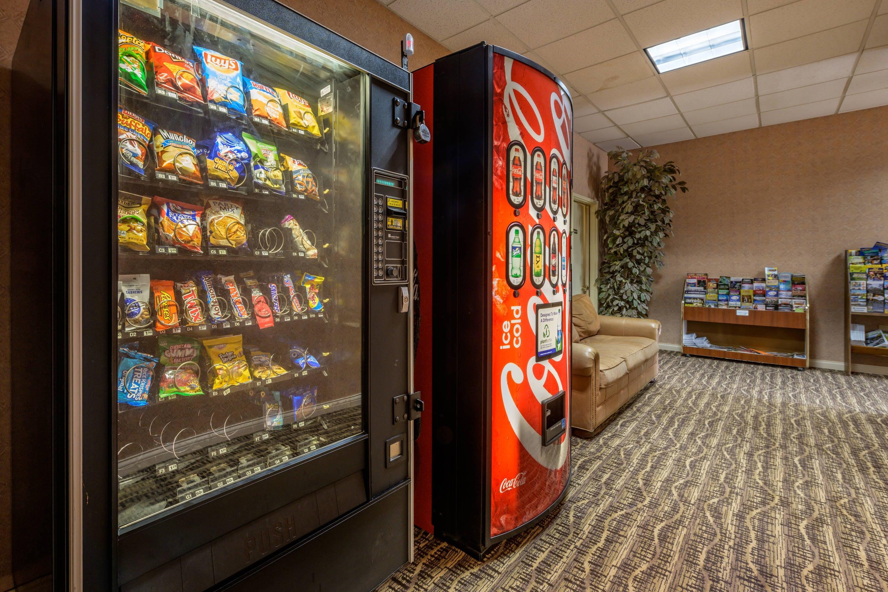 Hotel vending area | Econo Lodge Inn & Suites Triadelphia - Wheeling