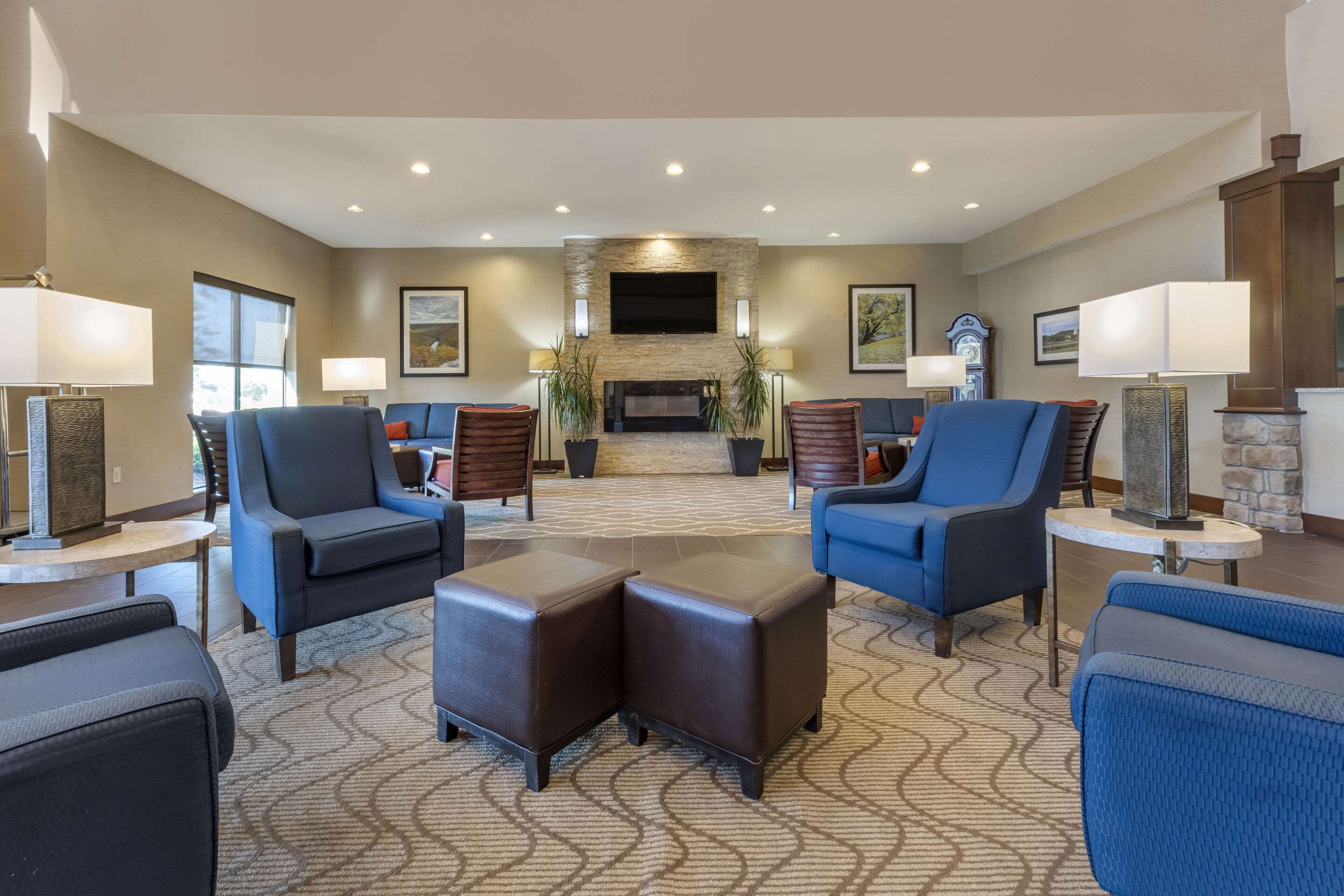Spacious lobby with sitting area | Comfort Suites Bridgeport - Clarksburg