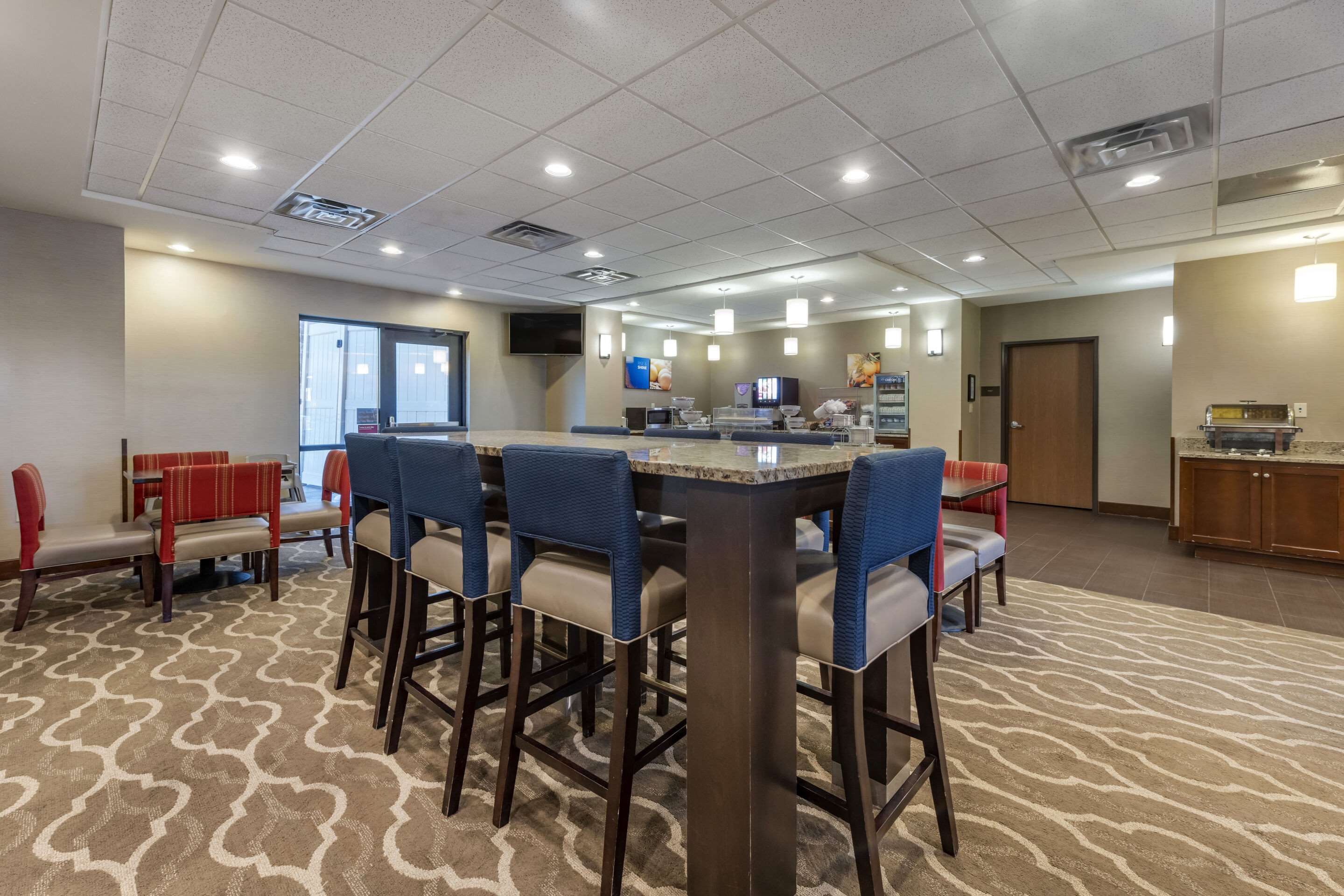 Breakfast area | Comfort Suites Bridgeport - Clarksburg