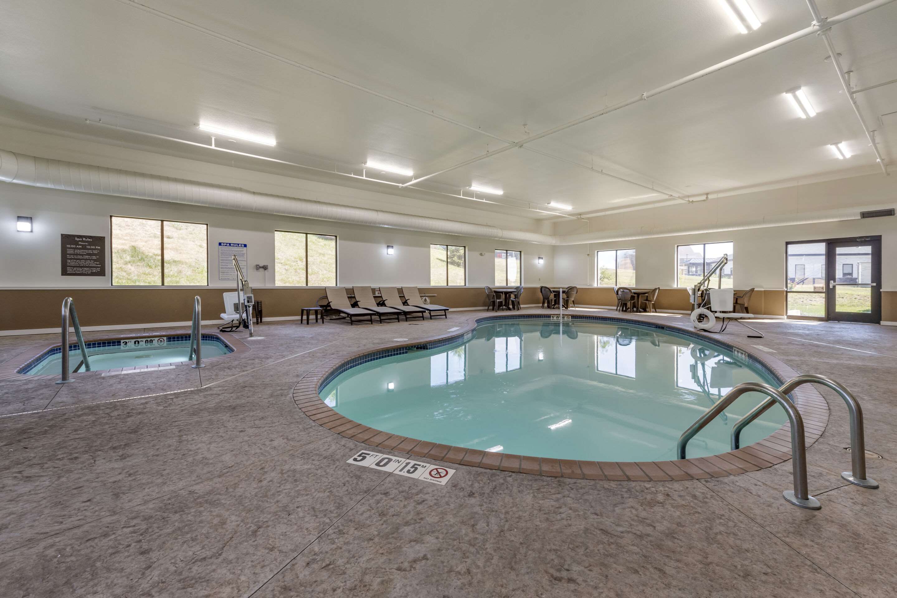 Indoor pool | Comfort Suites Bridgeport - Clarksburg