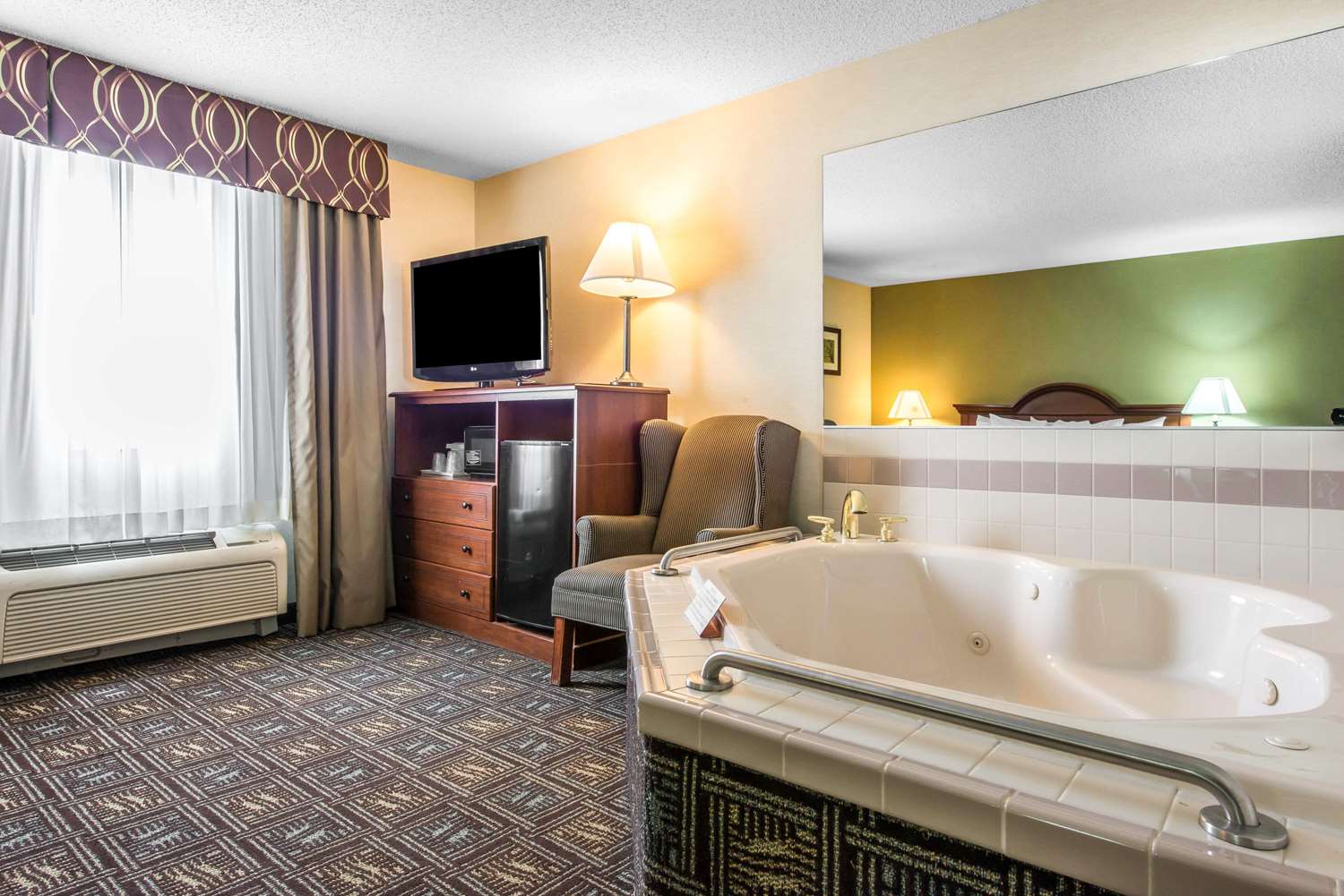 Comfort Inn Weirton, WV See Discounts