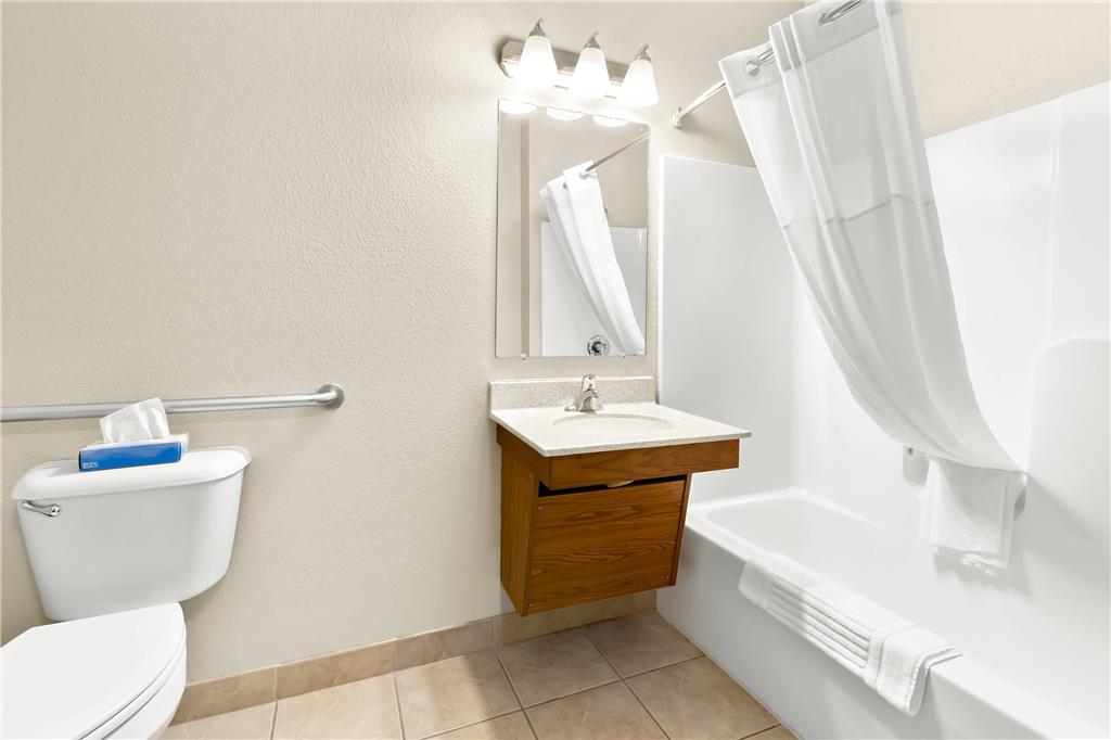 SUBURBAN STUDIOS MORGANTOWN-guestroom-Guest Room,Bathroom,On-Site.jpg