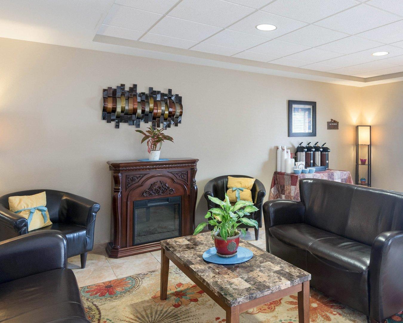 Sitting area with fireplace