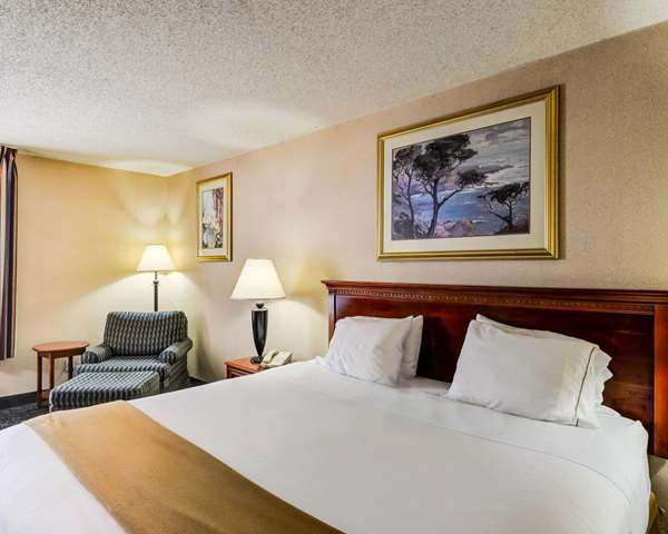  - Quality Inn & Suites Falling Waters - I-81, Exit 20