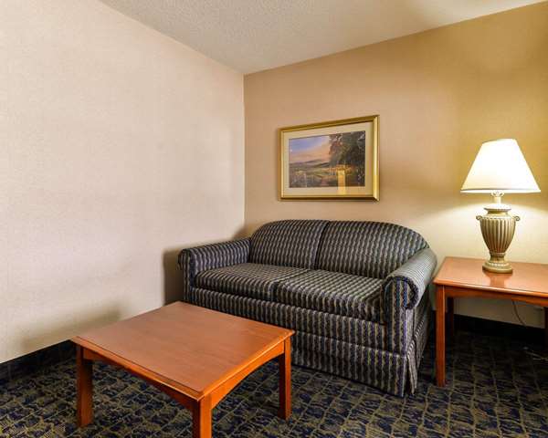  - Quality Inn & Suites Falling Waters - I-81, Exit 20