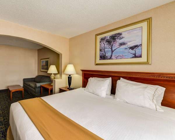  - Quality Inn & Suites Falling Waters - I-81, Exit 20