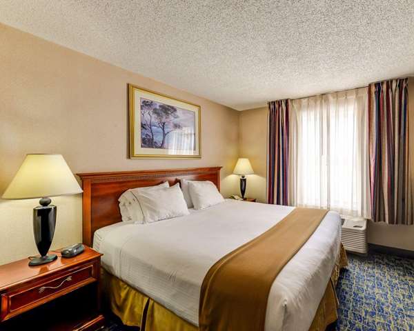  - Quality Inn & Suites Falling Waters - I-81, Exit 20
