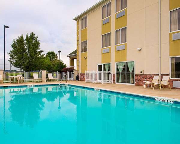 Pool - Quality Inn & Suites Falling Waters - I-81, Exit 20
