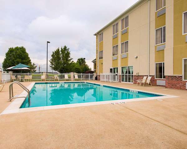 Pool - Quality Inn & Suites Falling Waters - I-81, Exit 20