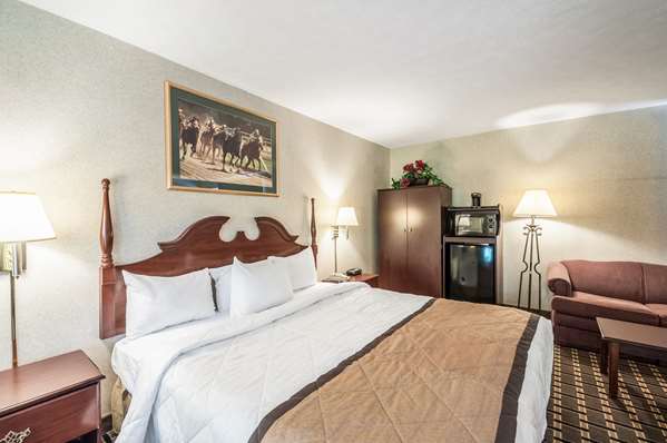 Suite - Rodeway Inn Charles Town