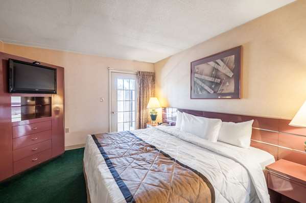 Suite - Rodeway Inn Charles Town