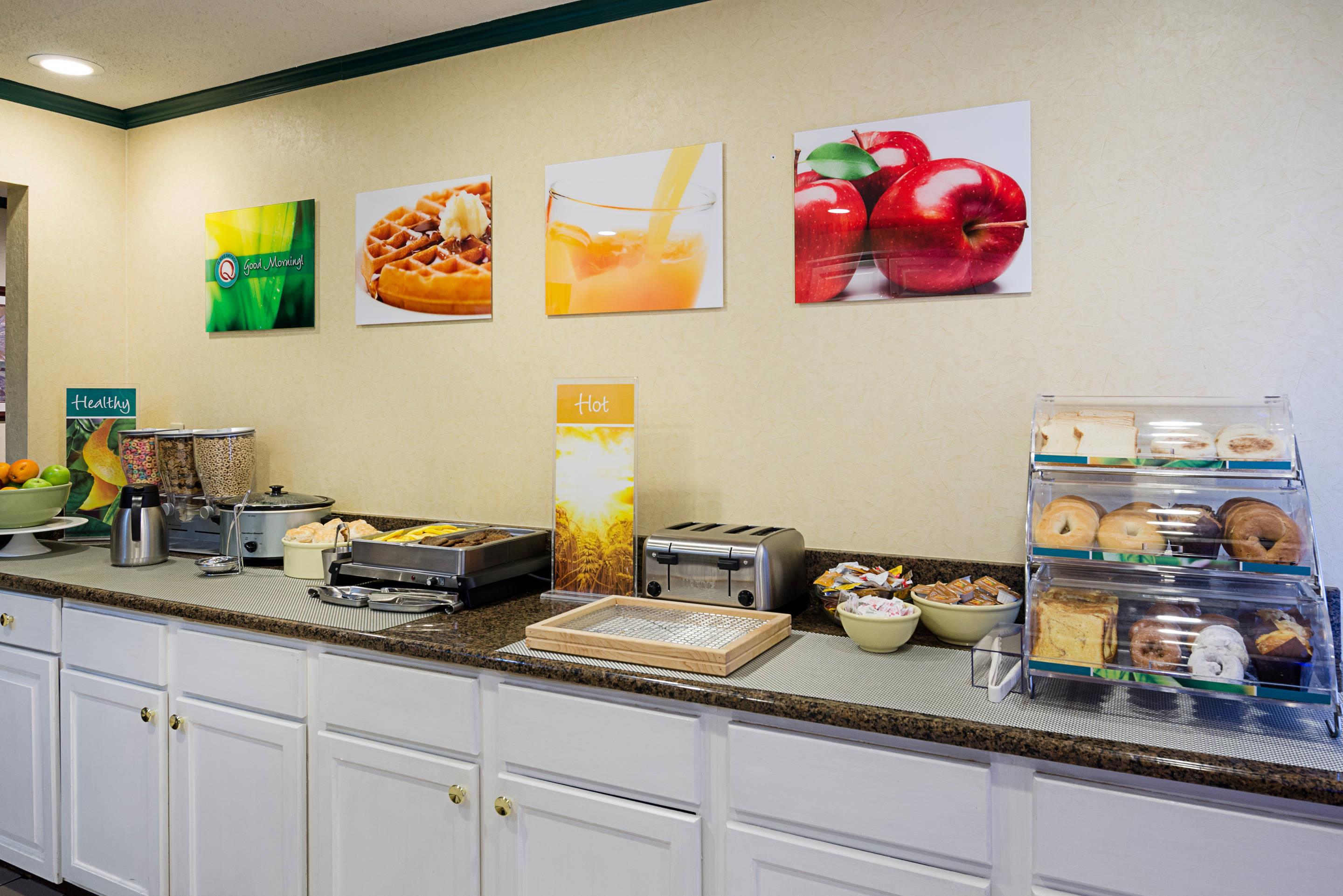 Breakfast area | Quality Inn