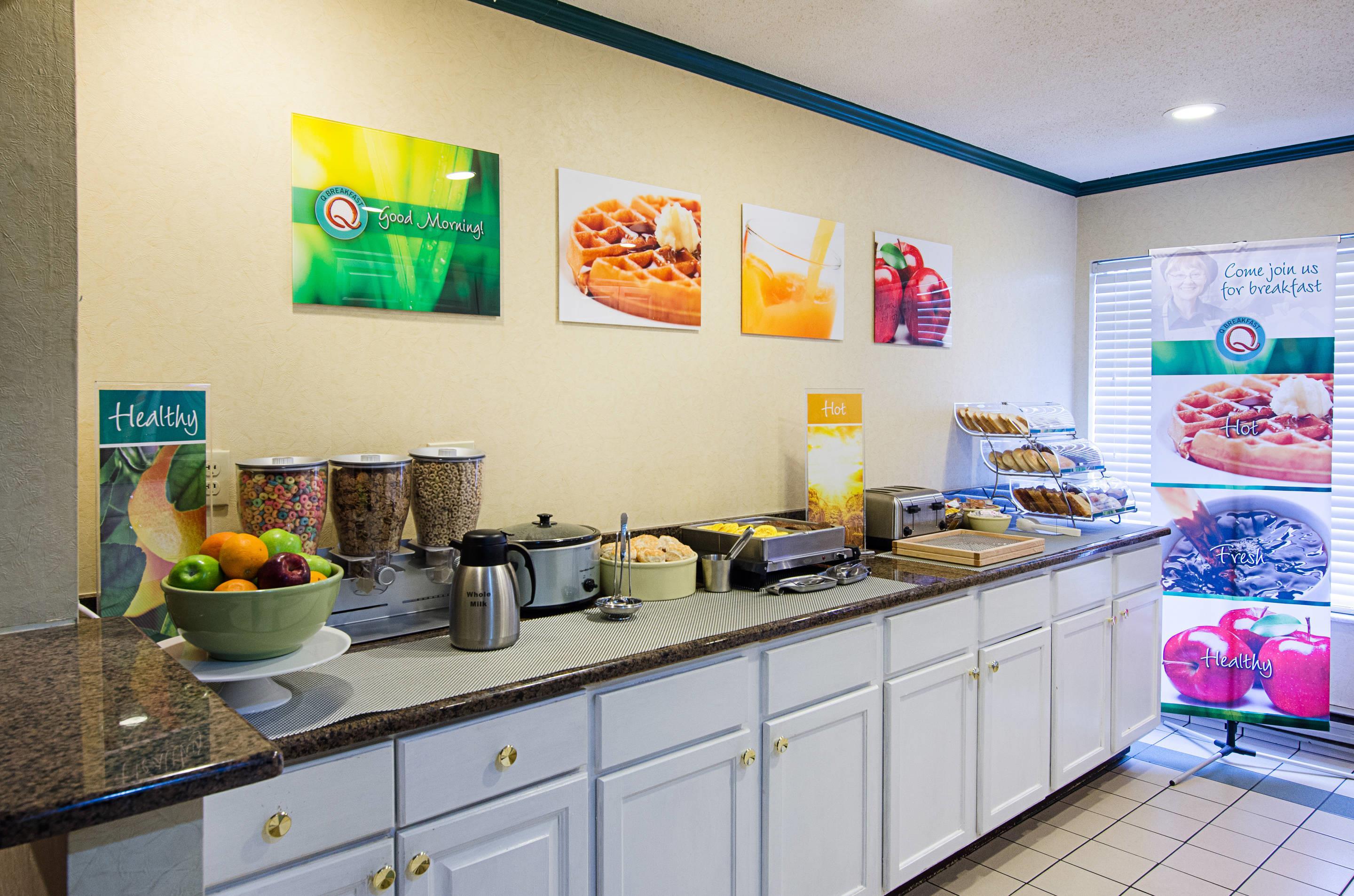 Breakfast area | Quality Inn