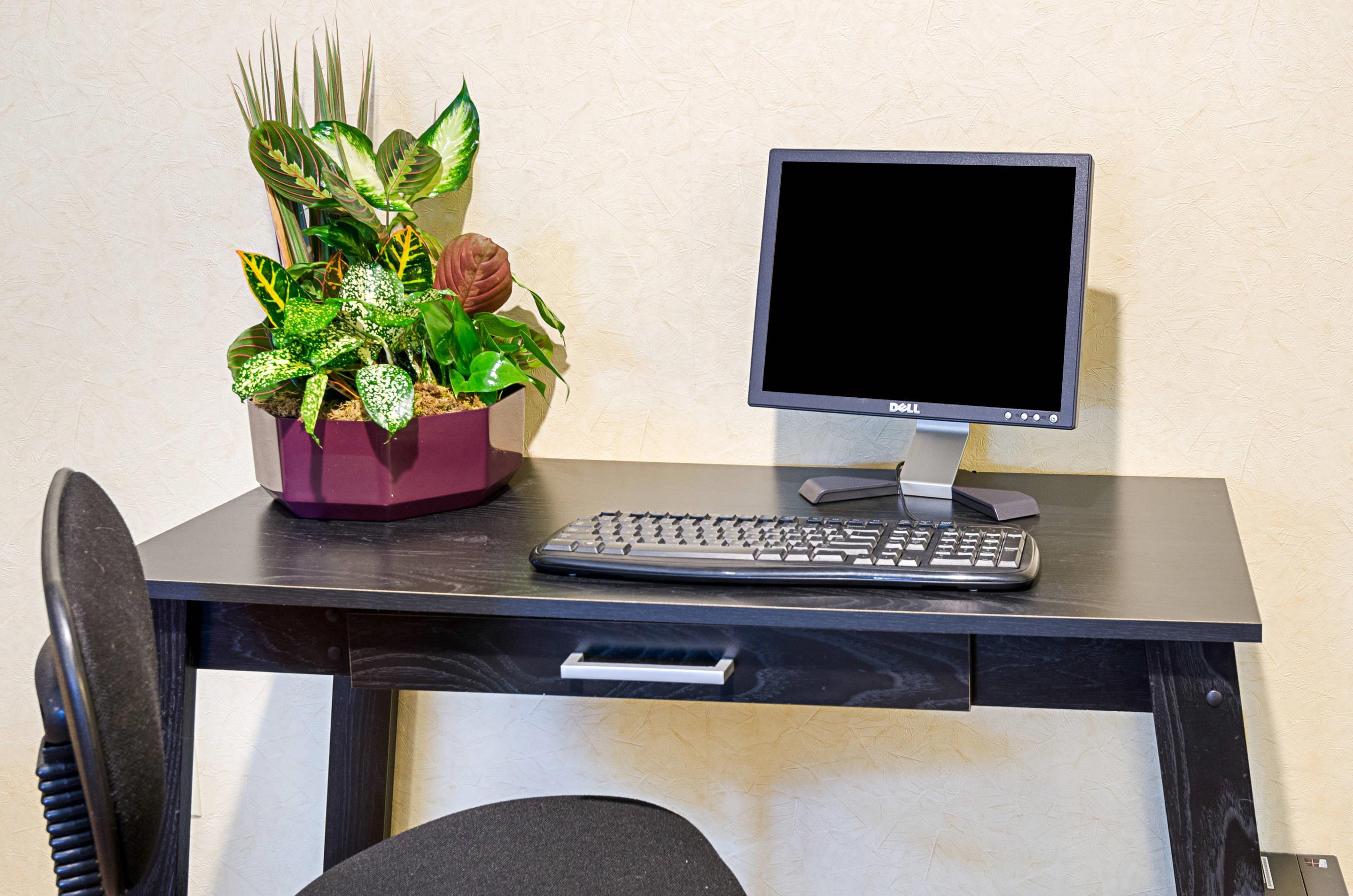 Business center | Quality Inn