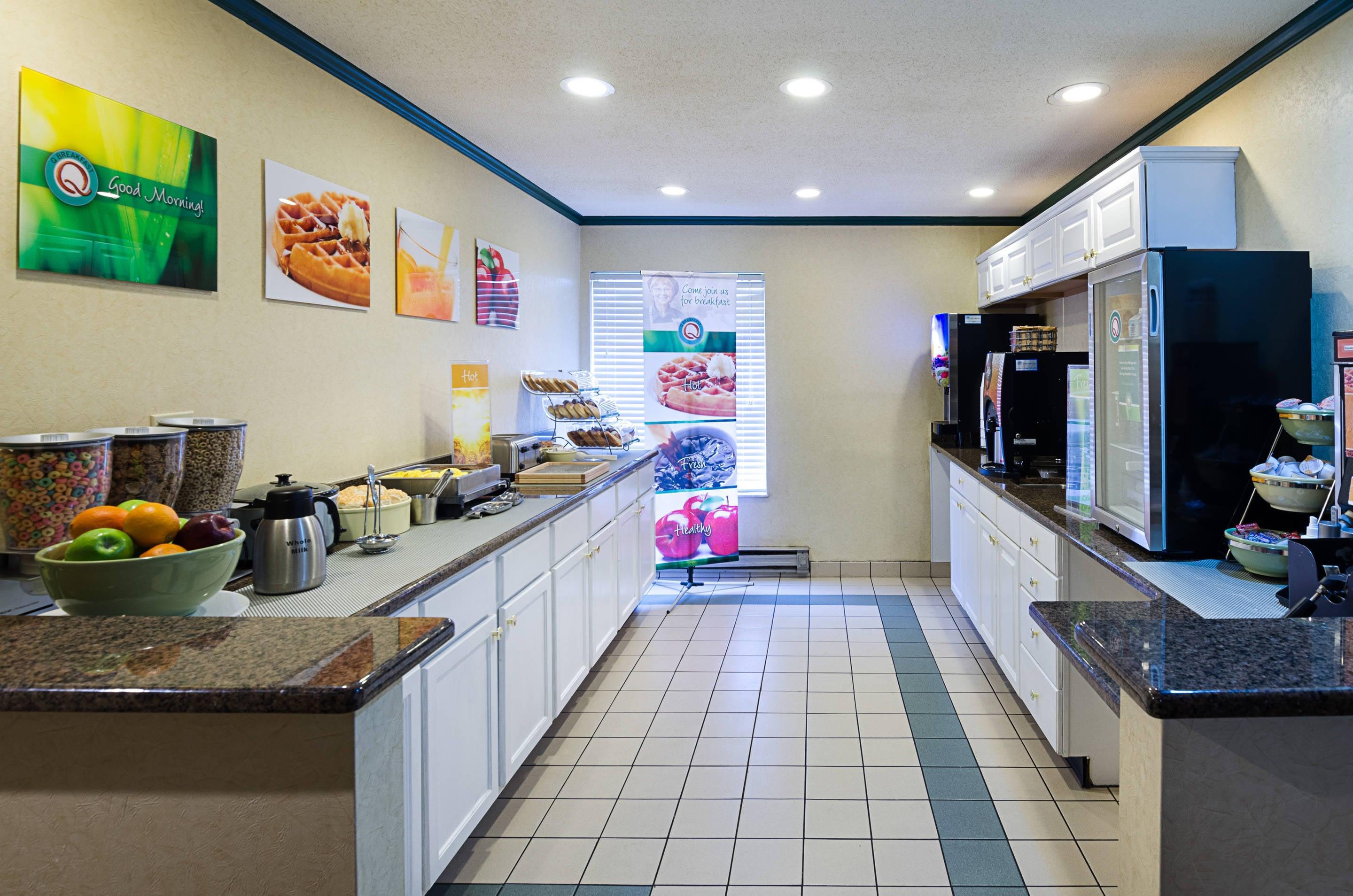 Breakfast area | Quality Inn