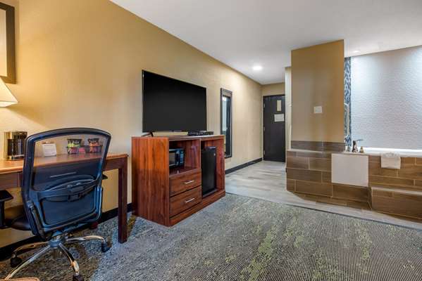 Suite - Quality Inn Morgantown - I-68, Exit 1