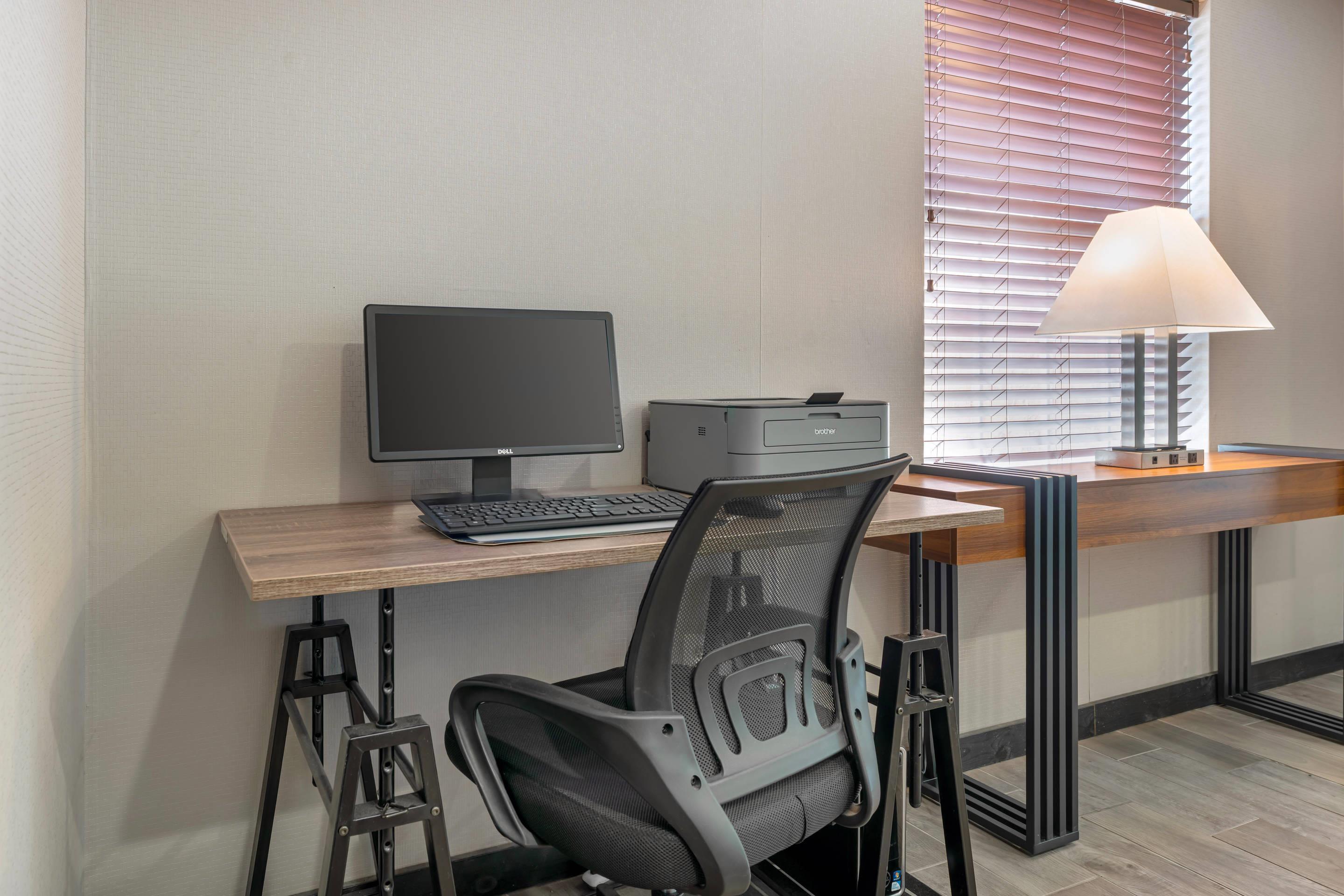 Business center | Quality Inn