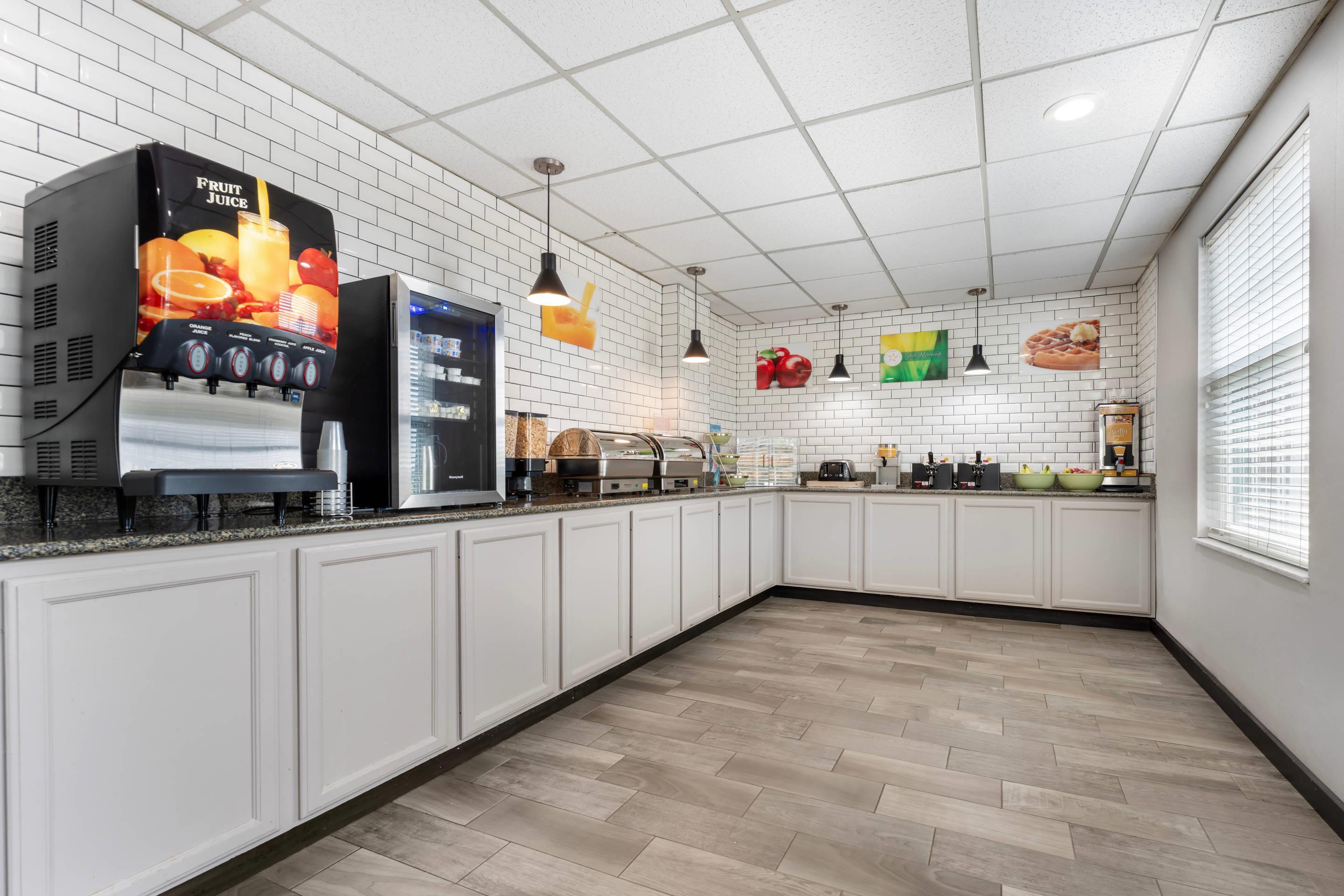 Breakfast area | Quality Inn