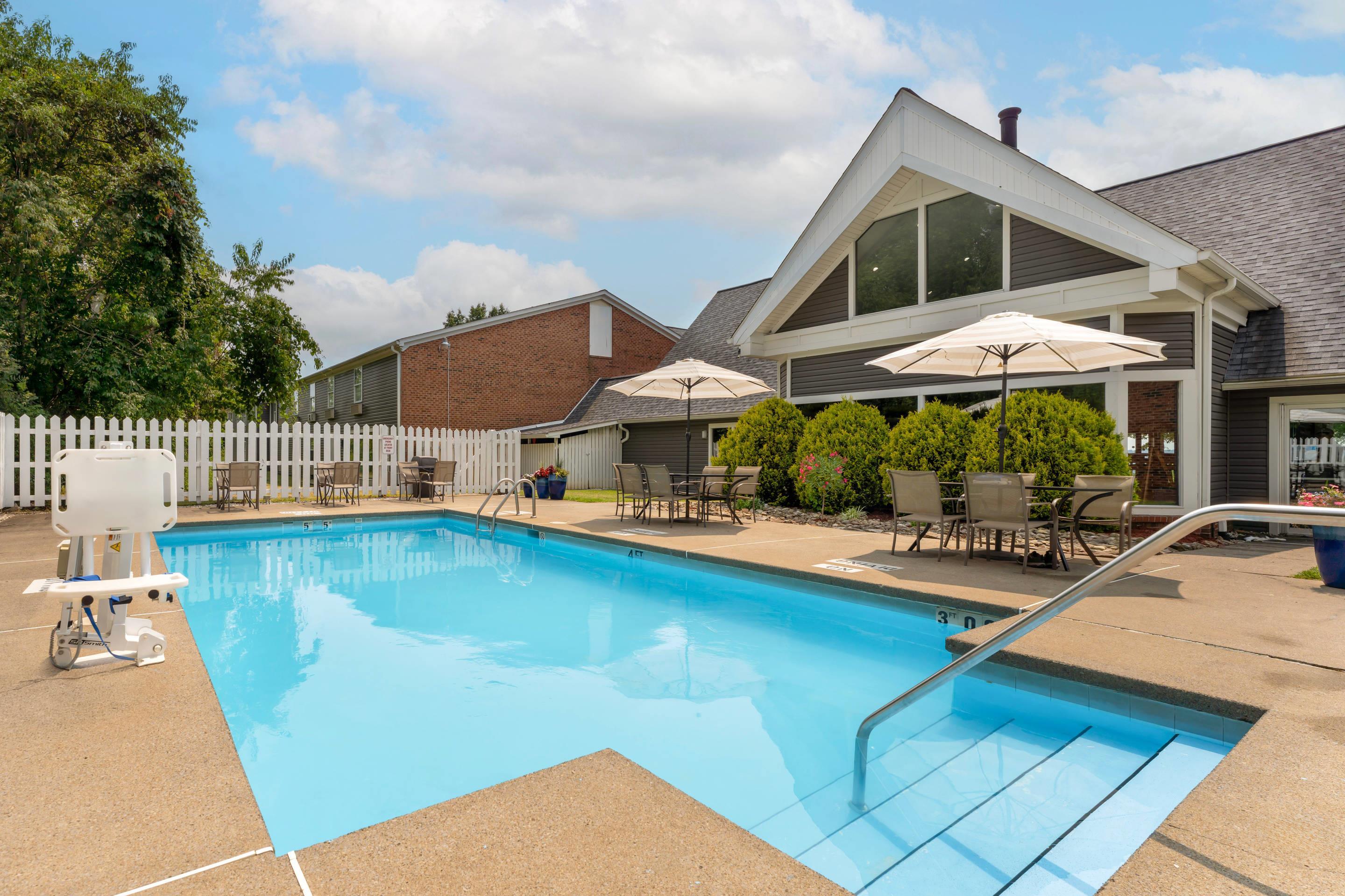 Outdoor pool | Quality Inn