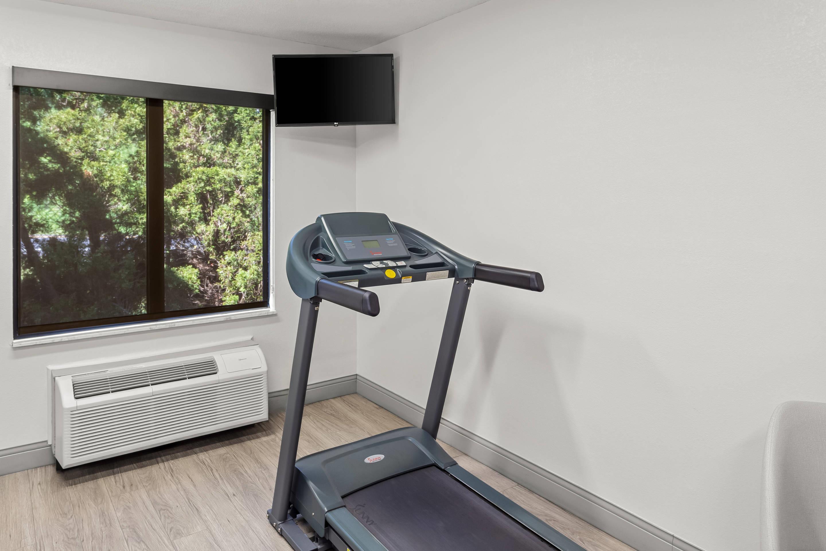 Fitness center | Sleep Inn Charleston North
