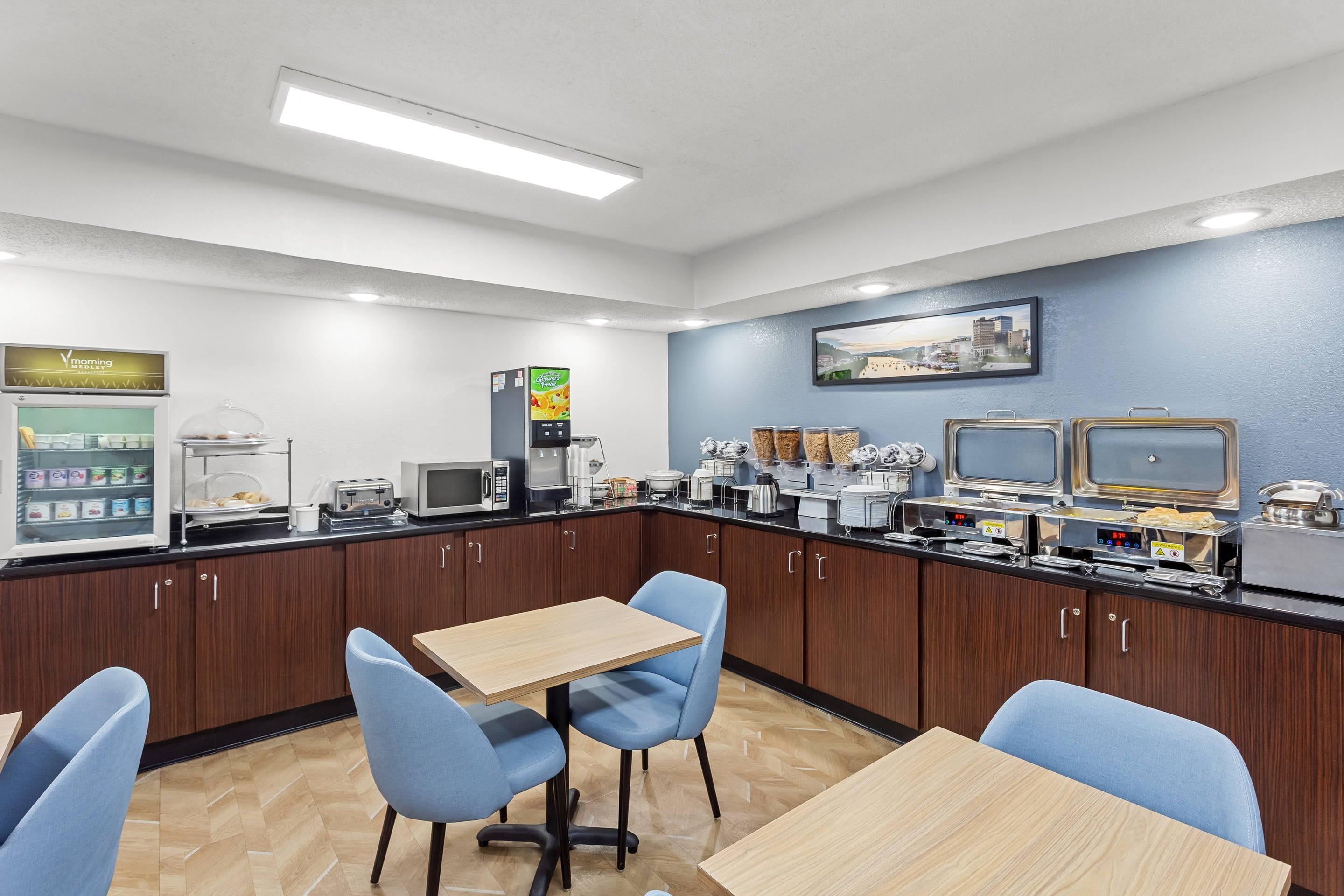 Breakfast area | Sleep Inn Charleston North
