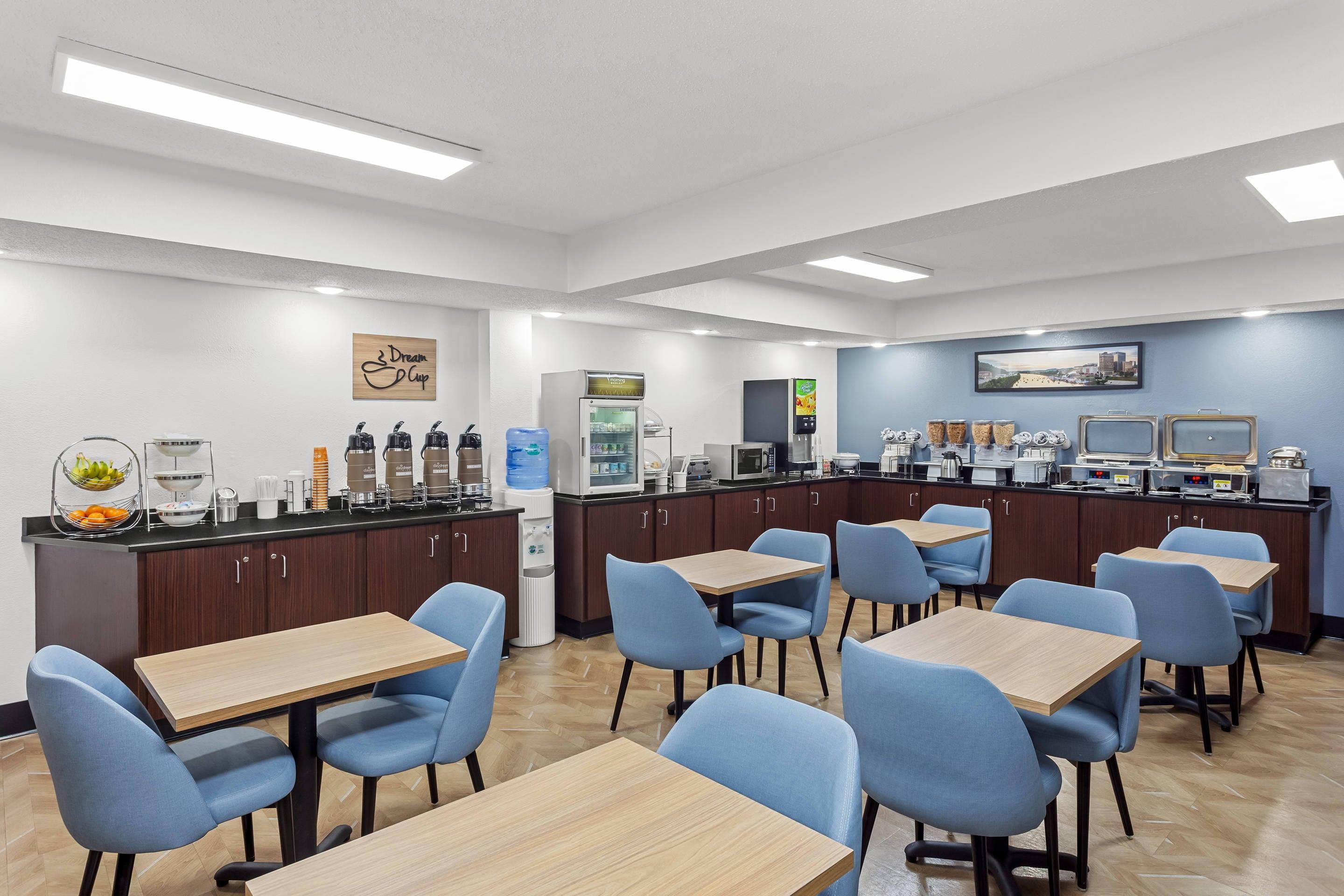 Breakfast area | Sleep Inn Charleston North